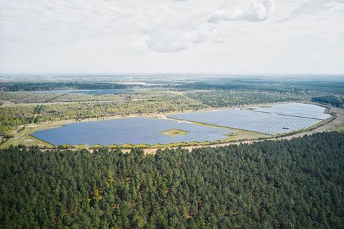 Vu de haut des panneaux photovoltaïques -ambillou et sonzay 6